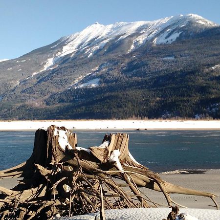 Mulvehill Creek Wilderness Inn And Wedding Chapel Revelstoke Bagian luar foto