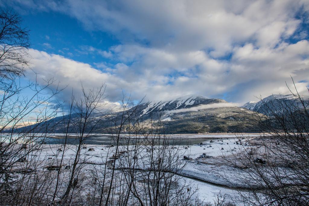Mulvehill Creek Wilderness Inn And Wedding Chapel Revelstoke Bagian luar foto