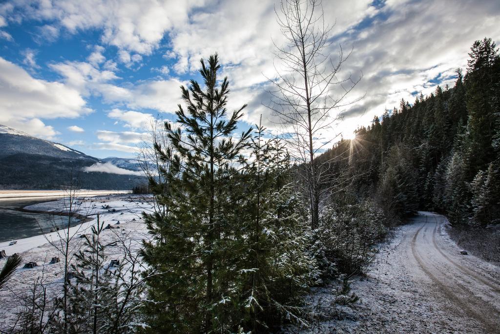 Mulvehill Creek Wilderness Inn And Wedding Chapel Revelstoke Bagian luar foto