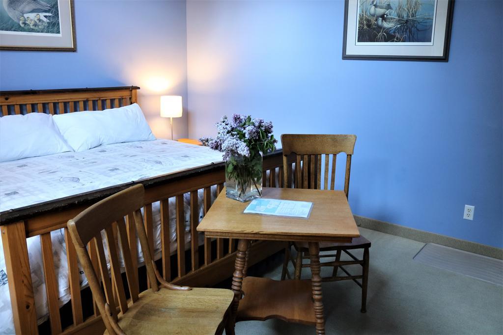 Mulvehill Creek Wilderness Inn And Wedding Chapel Revelstoke Bagian luar foto
