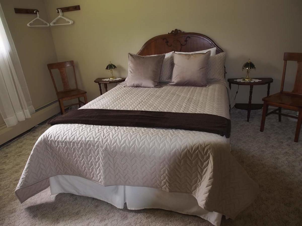 Mulvehill Creek Wilderness Inn And Wedding Chapel Revelstoke Bagian luar foto
