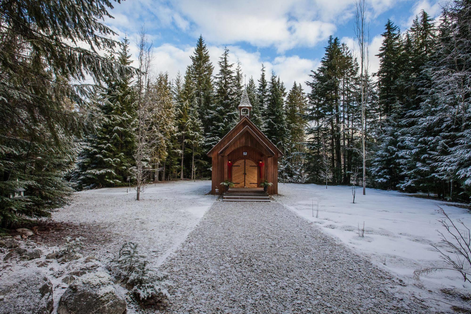 Mulvehill Creek Wilderness Inn And Wedding Chapel Revelstoke Bagian luar foto