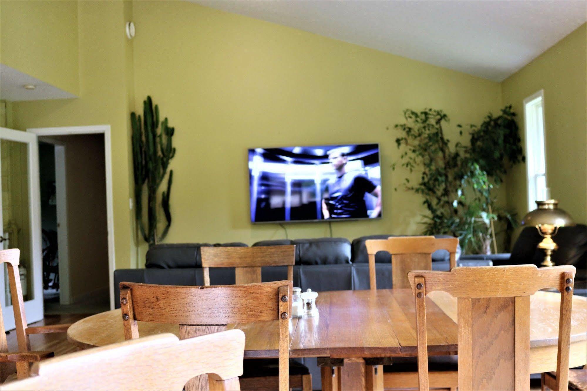 Mulvehill Creek Wilderness Inn And Wedding Chapel Revelstoke Bagian luar foto