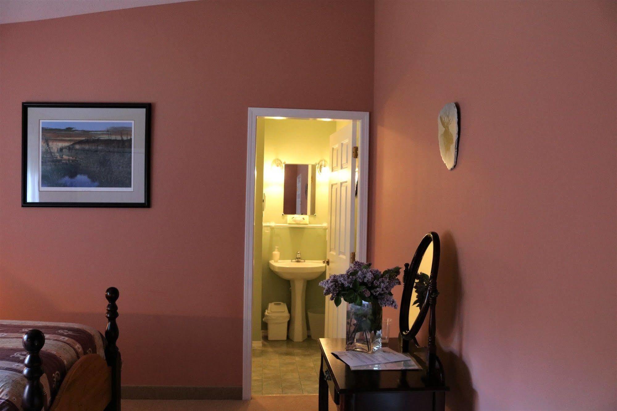 Mulvehill Creek Wilderness Inn And Wedding Chapel Revelstoke Bagian luar foto