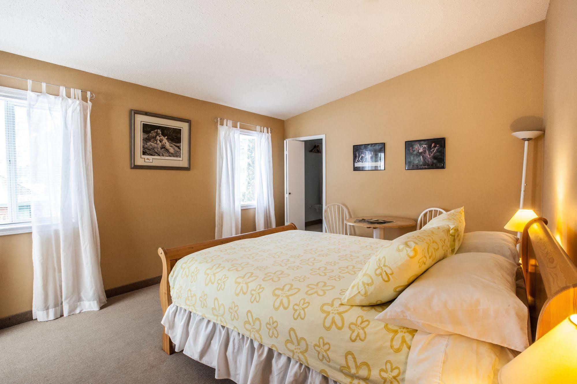 Mulvehill Creek Wilderness Inn And Wedding Chapel Revelstoke Bagian luar foto