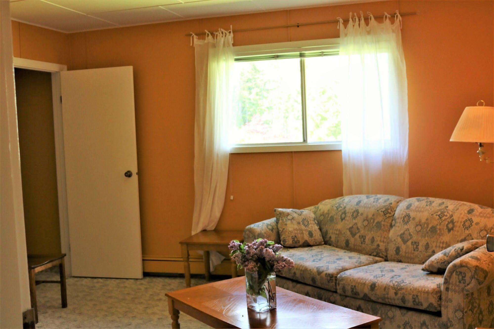 Mulvehill Creek Wilderness Inn And Wedding Chapel Revelstoke Bagian luar foto