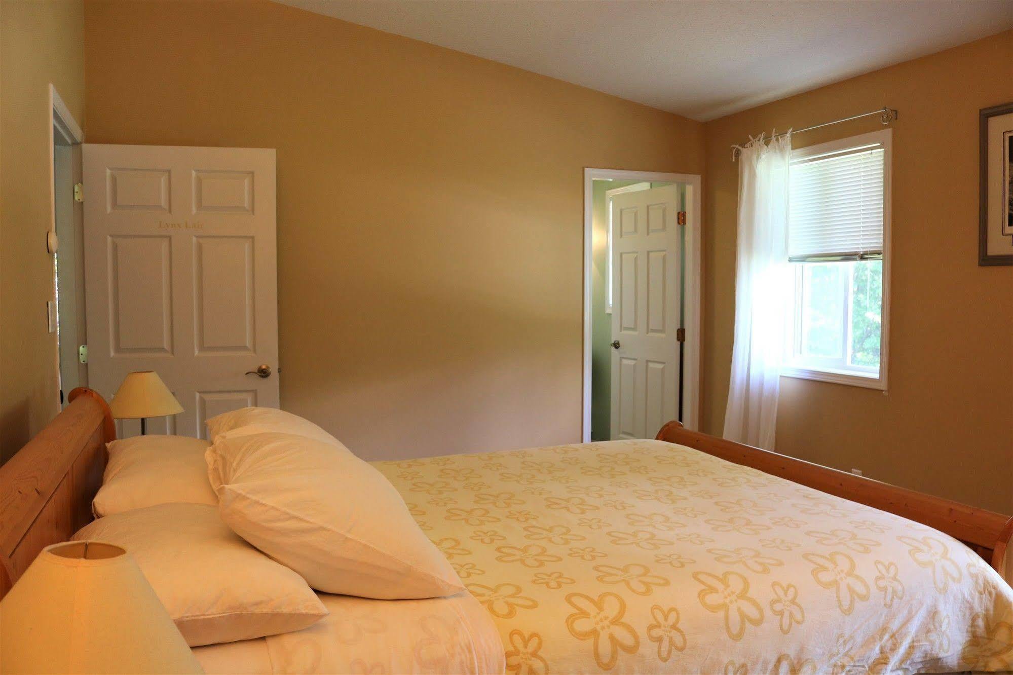 Mulvehill Creek Wilderness Inn And Wedding Chapel Revelstoke Bagian luar foto