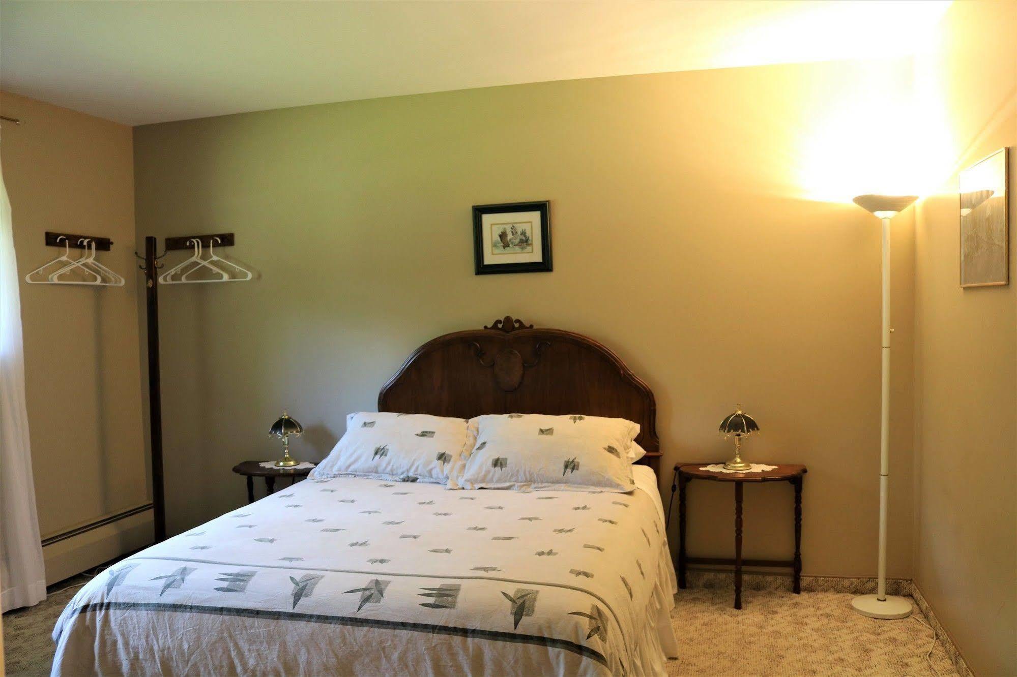 Mulvehill Creek Wilderness Inn And Wedding Chapel Revelstoke Bagian luar foto