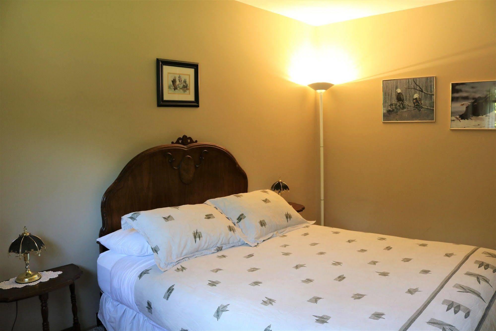 Mulvehill Creek Wilderness Inn And Wedding Chapel Revelstoke Bagian luar foto